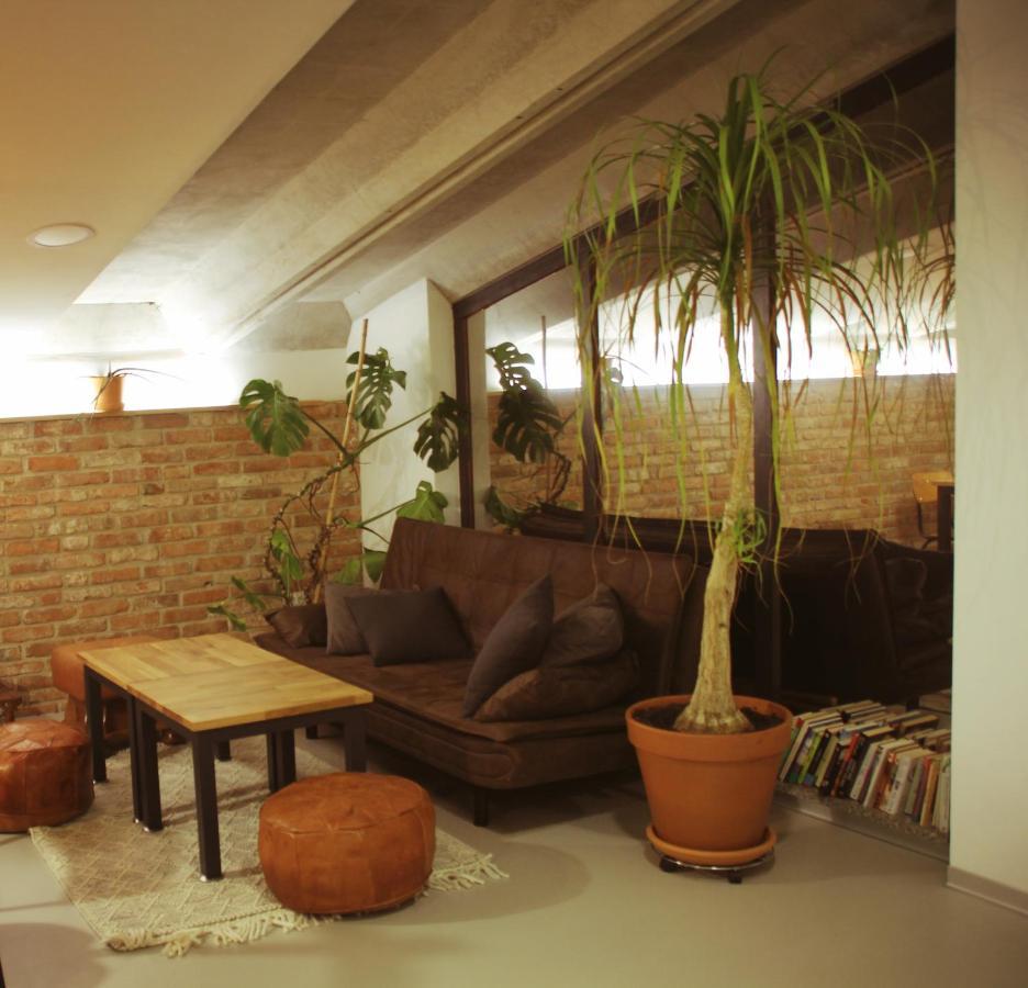 Garage Hostel Nova Gorica Zewnętrze zdjęcie