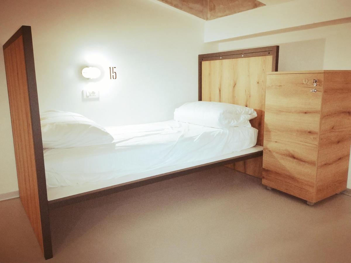 Garage Hostel Nova Gorica Zewnętrze zdjęcie