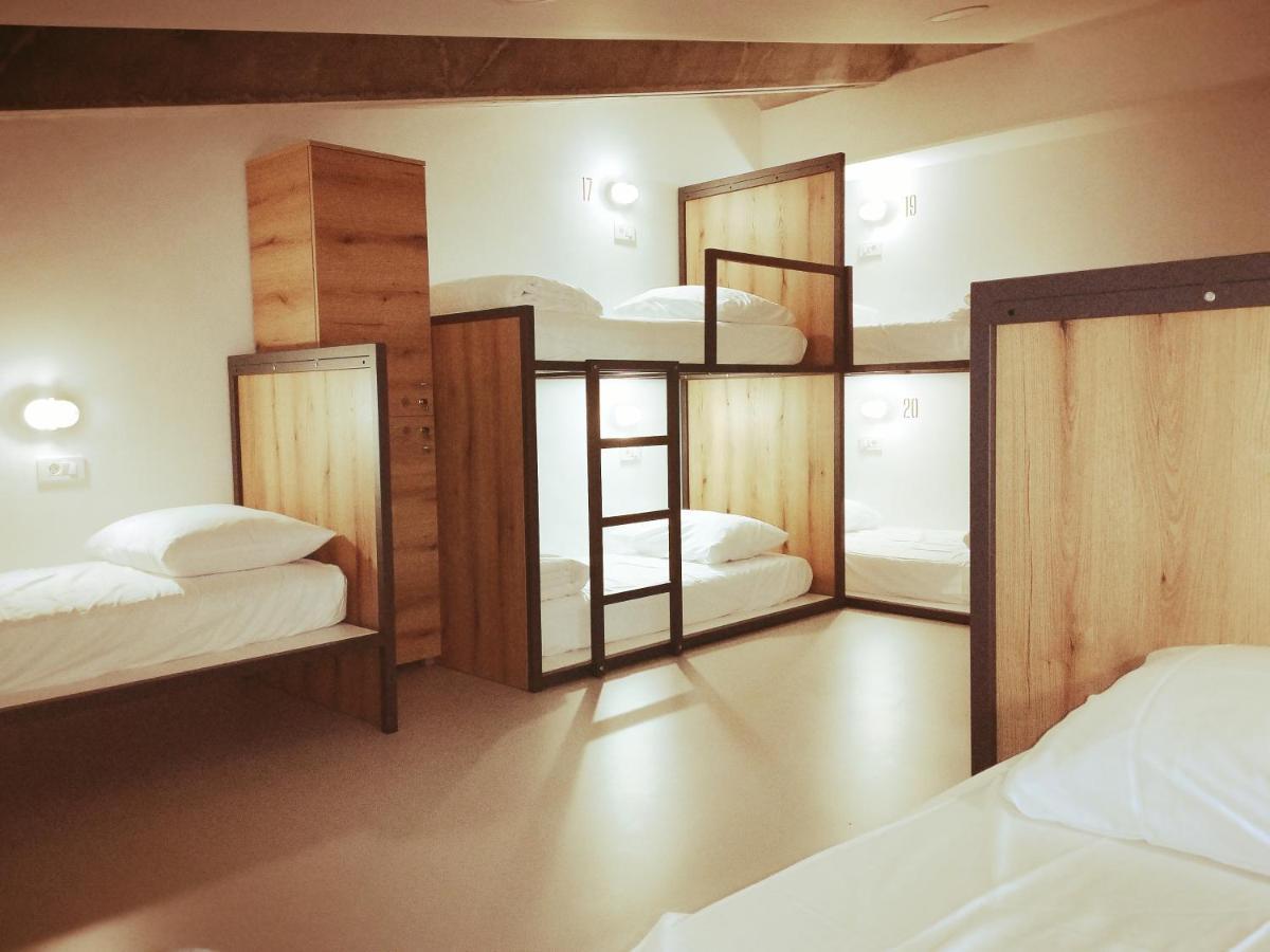 Garage Hostel Nova Gorica Zewnętrze zdjęcie