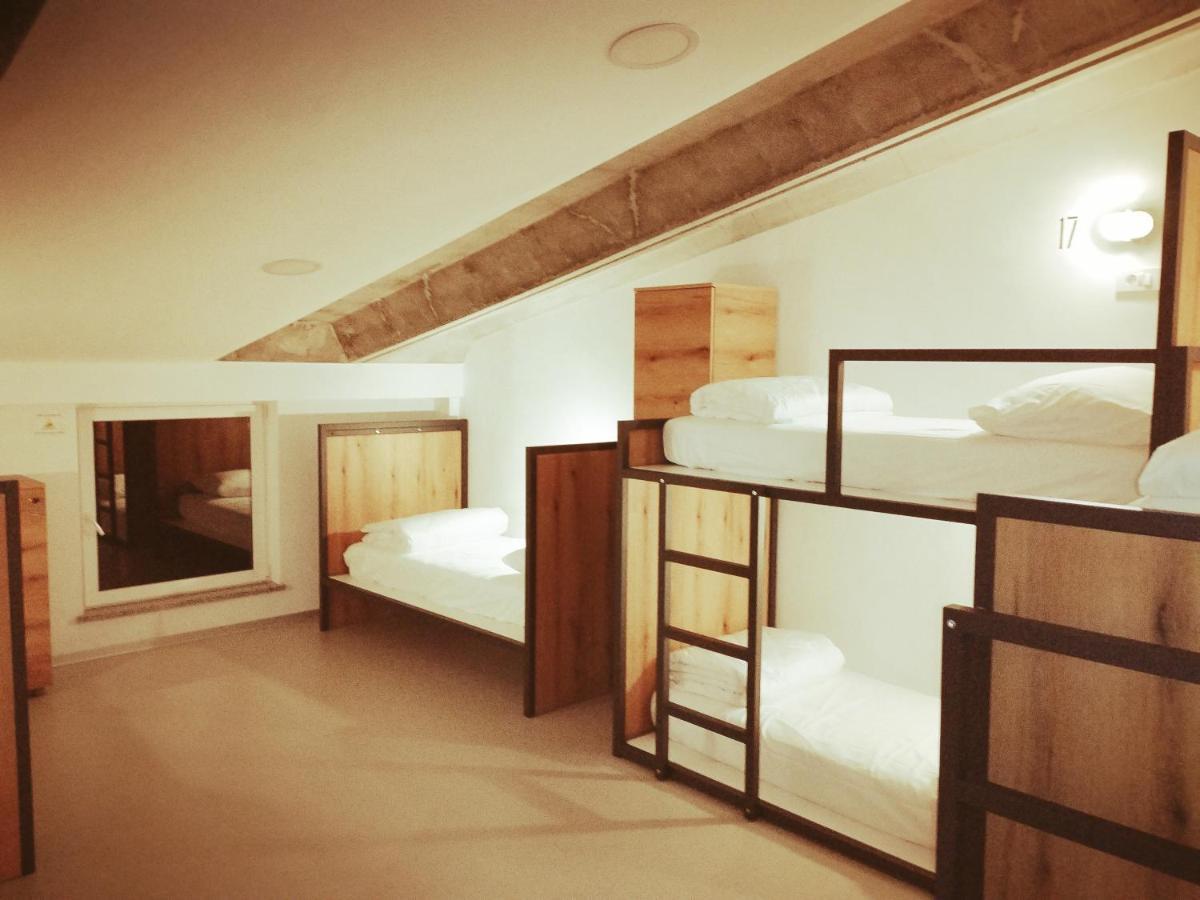 Garage Hostel Nova Gorica Zewnętrze zdjęcie
