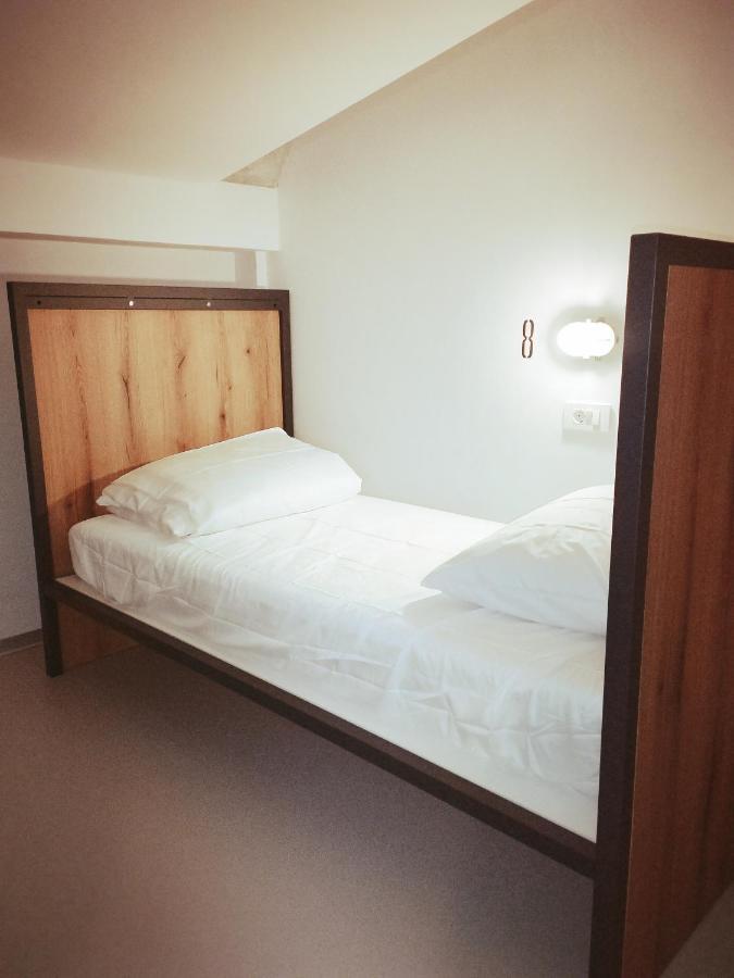 Garage Hostel Nova Gorica Zewnętrze zdjęcie