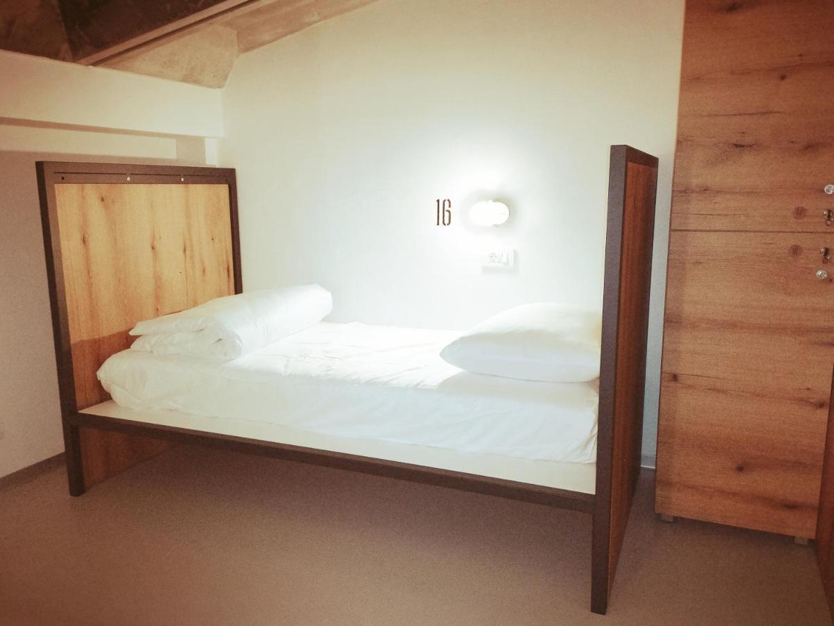 Garage Hostel Nova Gorica Zewnętrze zdjęcie