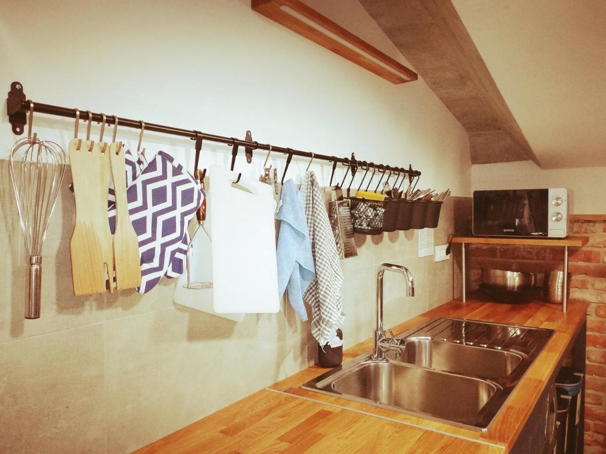 Garage Hostel Nova Gorica Zewnętrze zdjęcie